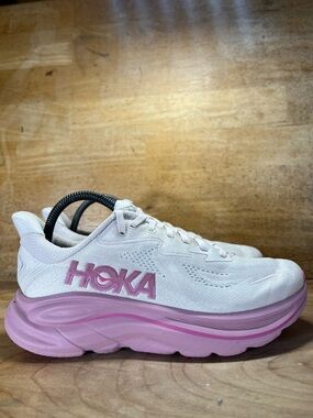 Hoka One One Clifton 10 REFLECTIVE Womens Sz 9 Running Shoes Sneakers Rose Cream